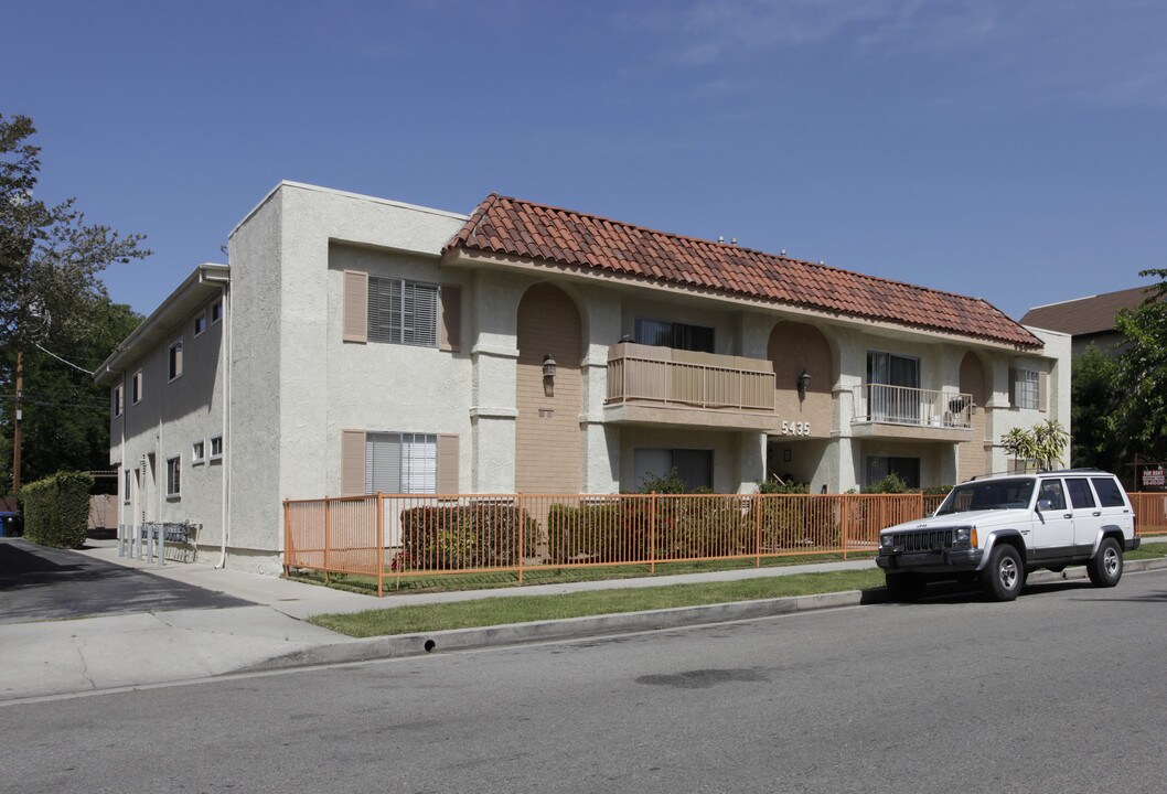 5435 Bellingham Ave in North Hollywood, CA - Building Photo