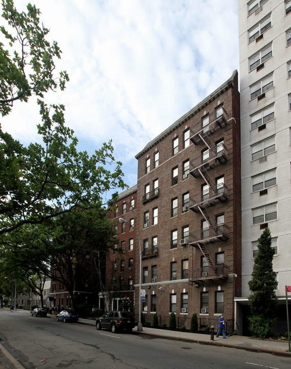 Georgian Court in Forest Hills, NY - Building Photo