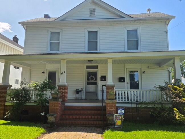 703 1st St, Unit B