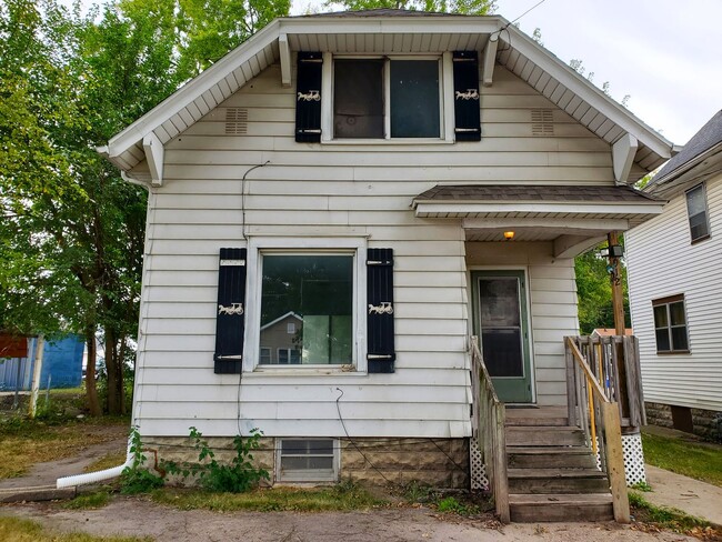 912 Broadway St in Waterloo, IA - Foto de edificio - Building Photo