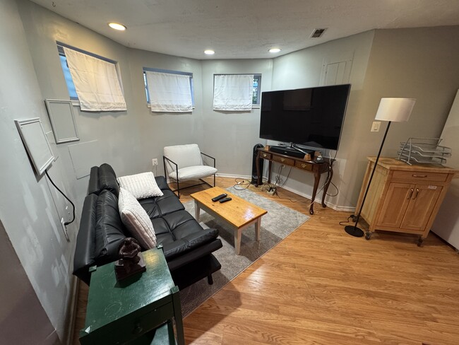 1100 Irving St NW, Unit B