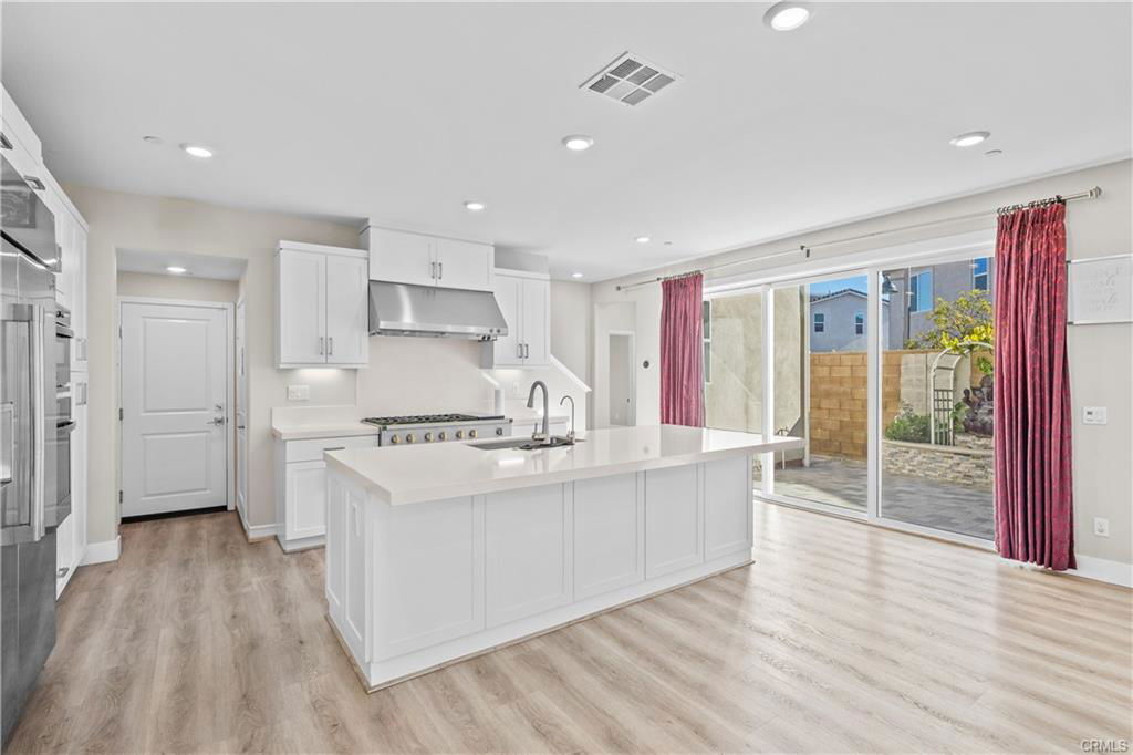 124 Zawn in Irvine, CA - Building Photo