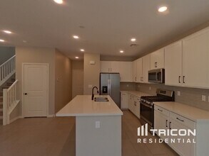 6743 Palmer Crst St in North Las Vegas, NV - Building Photo - Building Photo