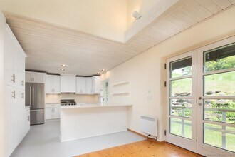 172 Under Mountain Rd in Salisbury, CT - Building Photo - Building Photo