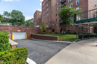 Netherland Gardens Cooperative in Bronx, NY - Building Photo - Building Photo