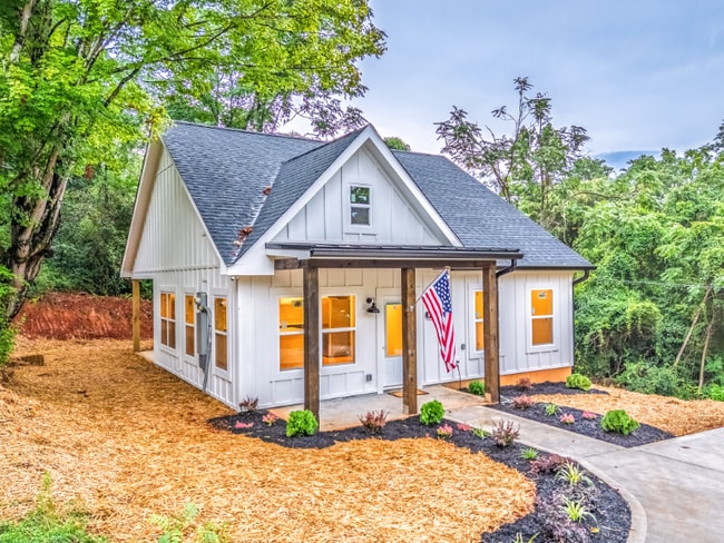 property at 8706 Highland View Rd