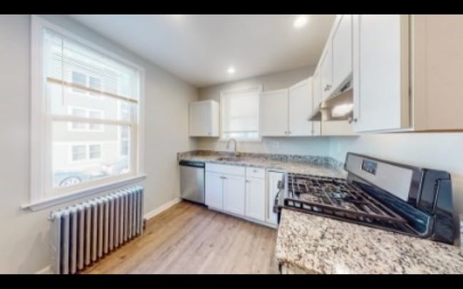 27 Chelsea St, Unit #3