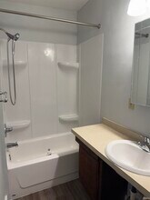 1328 Sinclair St in Fort Wayne, IN - Foto de edificio - Building Photo