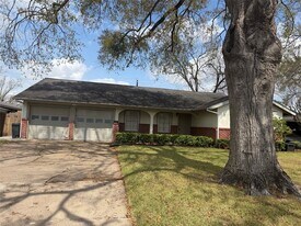 6402 Tarna Ln in Houston, TX - Building Photo