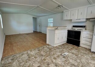 804 Weeping Willow Ave in Lady Lake, FL - Building Photo - Building Photo