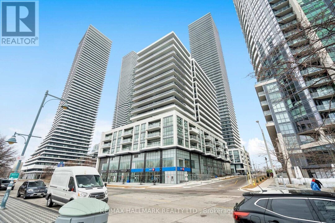 65 Annie Craig Dr in Toronto, ON - Building Photo