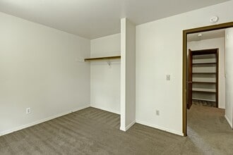 The Glen in Anchorage, AK - Building Photo - Building Photo