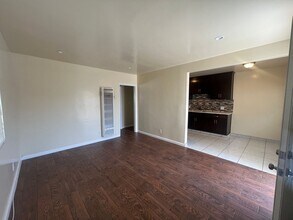 1535 W 80th St in Los Angeles, CA - Building Photo - Building Photo