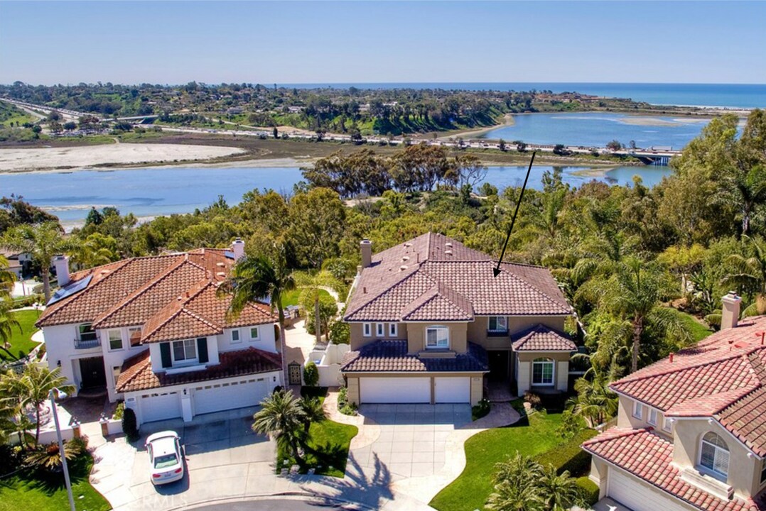 7373 Elegans Pl in Carlsbad, CA - Building Photo