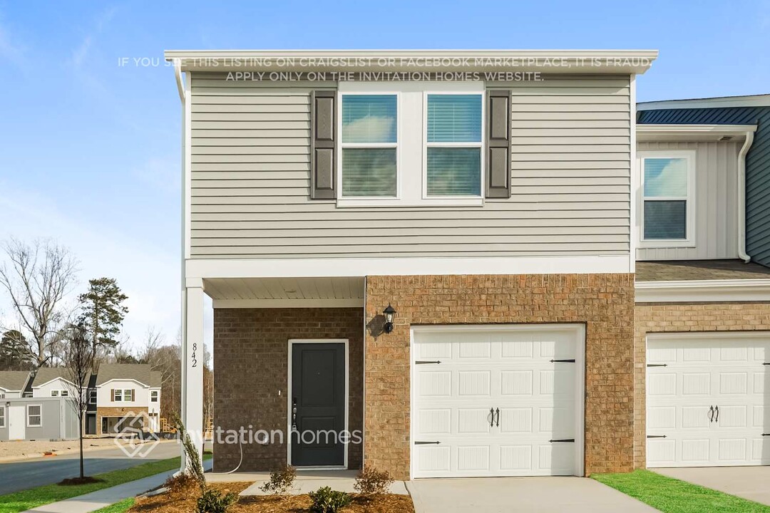 842 Holiday Pk Ln in Knightdale, NC - Building Photo