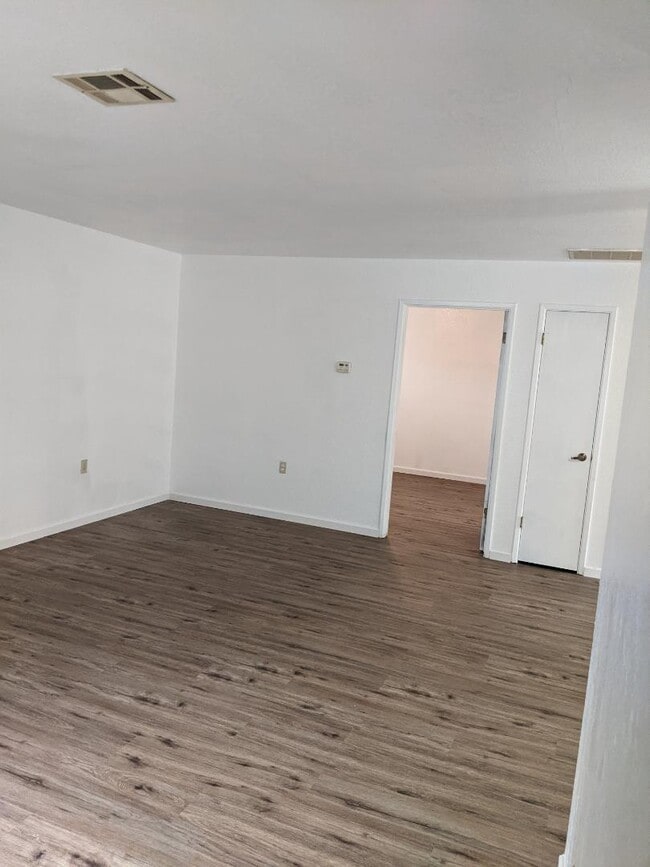 property at 1320 Lakewood Ave