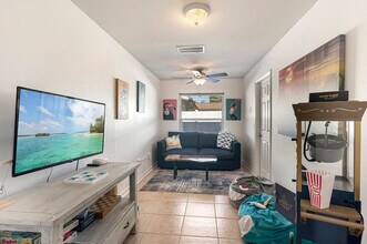 2543 Sunny Breeze Ave in Largo, FL - Building Photo - Building Photo