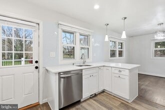 7114 Xavier Ct in McLean, VA - Building Photo - Building Photo