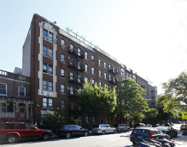 899 Montgomery St in Brooklyn, NY - Foto de edificio - Building Photo