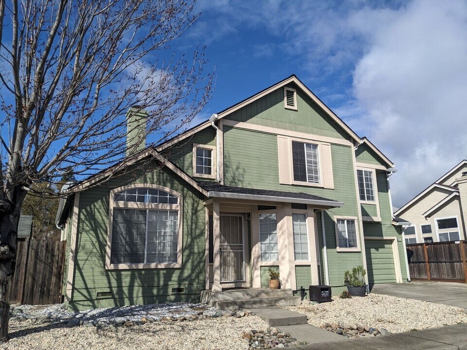 941 Beechwood Cir in Suisun City, CA - Building Photo