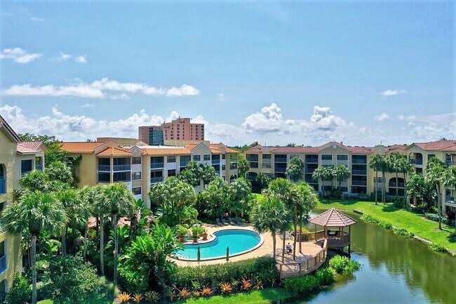 700 Uno Lago Dr in Juno Beach, FL - Building Photo - Building Photo