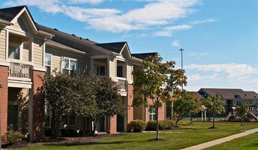 Park at Eagle Creek in Indianapolis, IN - Foto de edificio - Building Photo