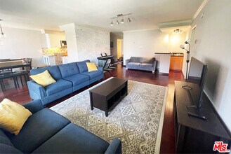 11733 Goshen Ave in Los Angeles, CA - Building Photo - Building Photo