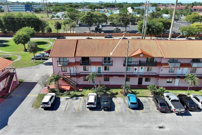 2162 W 60th St in Hialeah, FL - Building Photo - Building Photo