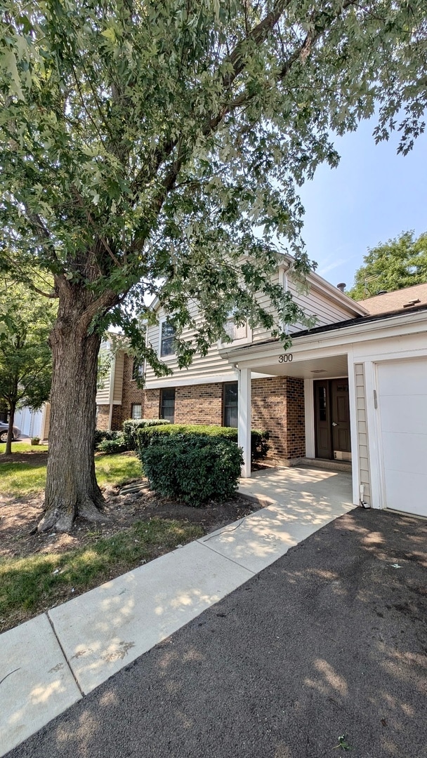 property at 300 Pembridge Ln