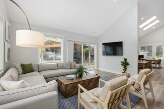 The Lakehouse in Everett, WA - Building Photo - Building Photo