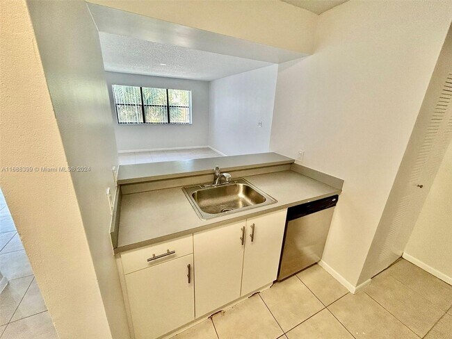 510 S Park Rd-Unit -25-10 in Hollywood, FL - Building Photo - Building Photo