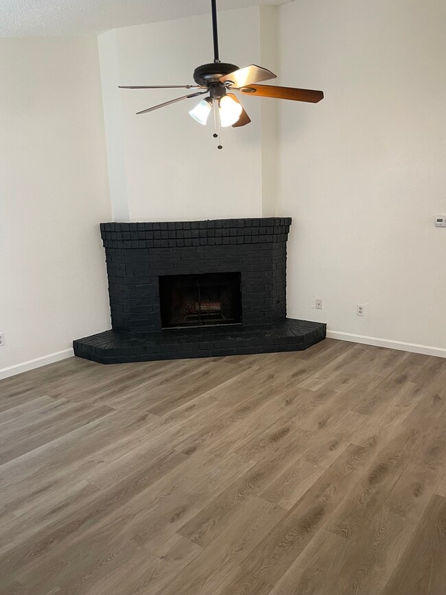 412 Greenlawn Blvd in Round Rock, TX - Foto de edificio - Building Photo