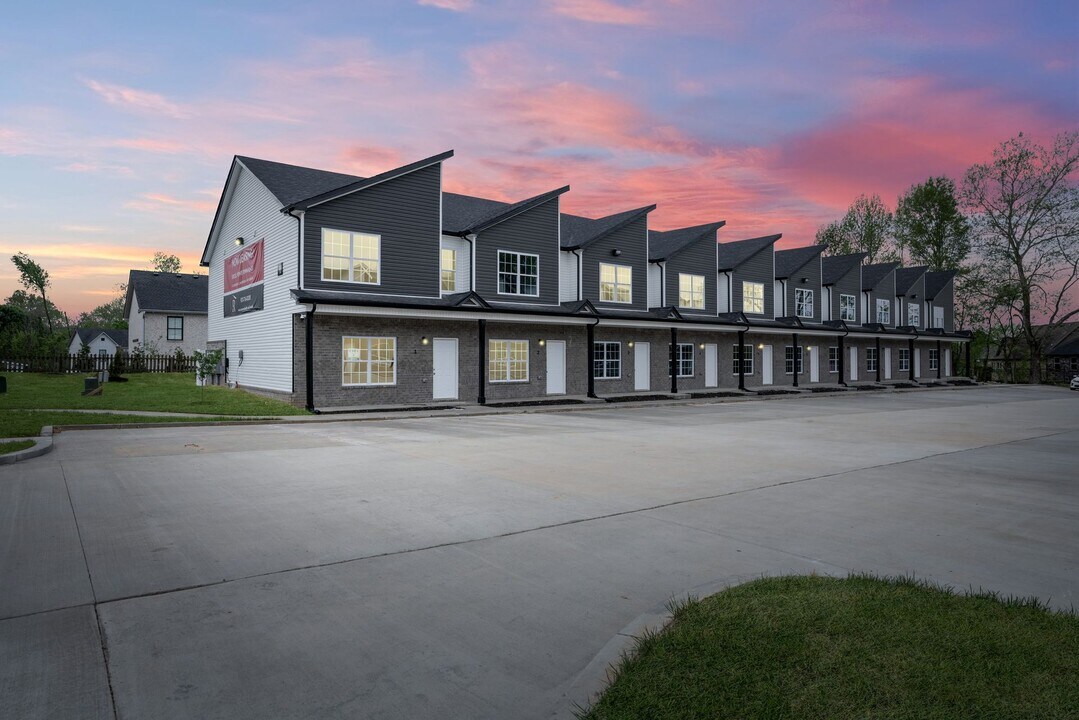 Excell Pointe 2 Bedroom Townhomes in Clarksville, TN - Building Photo