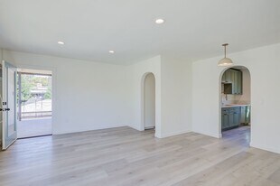 11820 1/2-12351 Riverside Dr in Los Angeles, CA - Building Photo