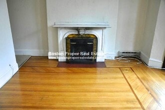 429 Beacon St, Unit 2 in Boston, MA - Building Photo - Building Photo