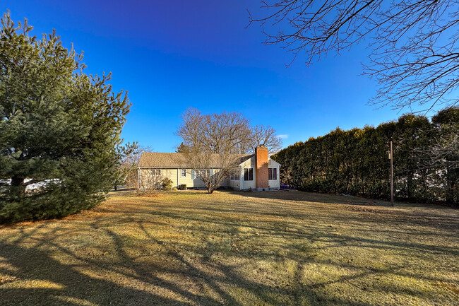 81 Griswold Rd in Wethersfield, CT - Building Photo - Building Photo