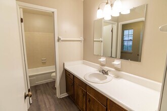 2201 Hartsfield Rd in Tallahassee, FL - Foto de edificio - Building Photo