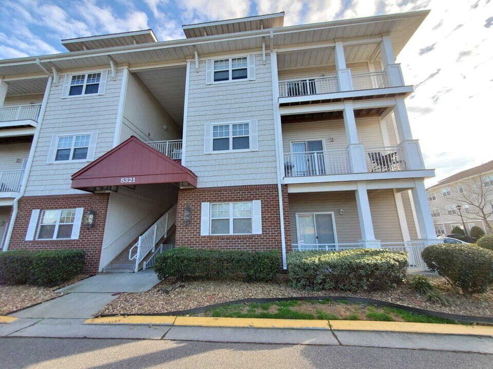 5321 Warminster Dr in Virginia Beach, VA - Building Photo