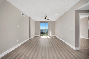 185 SE 14th Ter, Unit 2008 in Miami, FL - Building Photo