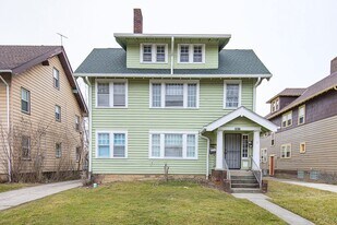 2827 Avondale Ave in Cleveland Heights, OH - Building Photo