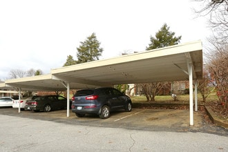 Chatsworth Park Apartments in Louisville, KY - Building Photo - Building Photo