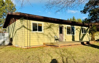 10202 White Birch Ln in La Grande, OR - Building Photo