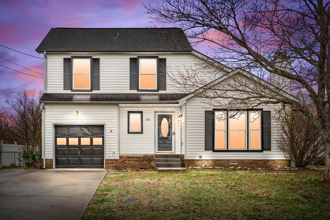 1226 Cobblestone Ln in Clarksville, TN - Building Photo