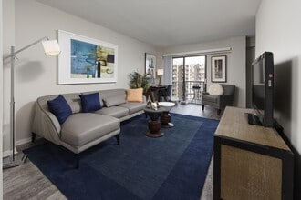 Trillium in Fairfax, VA - Foto de edificio - Building Photo