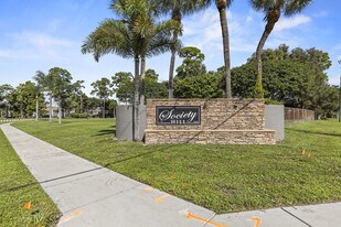 814 Hill Dr in West Palm Beach, FL - Building Photo