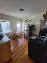 32 Juliette St, Unit 2 in Boston, MA - Foto de edificio - Building Photo