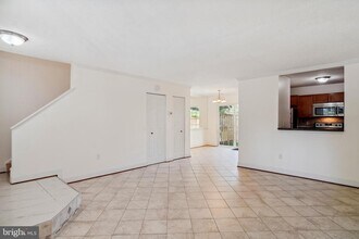 11444 Herefordshire Way in Germantown, MD - Building Photo - Building Photo