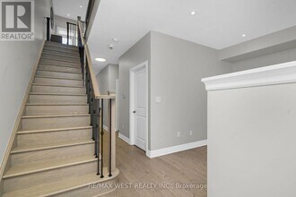 8208 Pine Valley Dr in Vaughan, ON - Building Photo - Building Photo