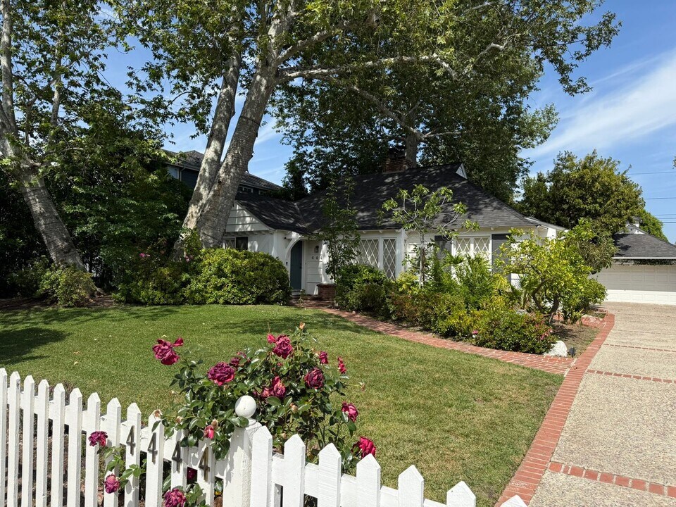 4444 Radford Ave in Los Angeles, CA - Building Photo