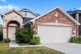 5107 Gulf Stream Ln in Bacliff, TX - Building Photo